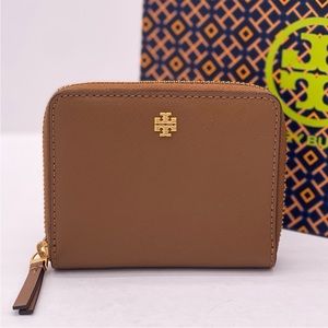 Tory Burch Emerson Medium Wallet
Moose Color Brown